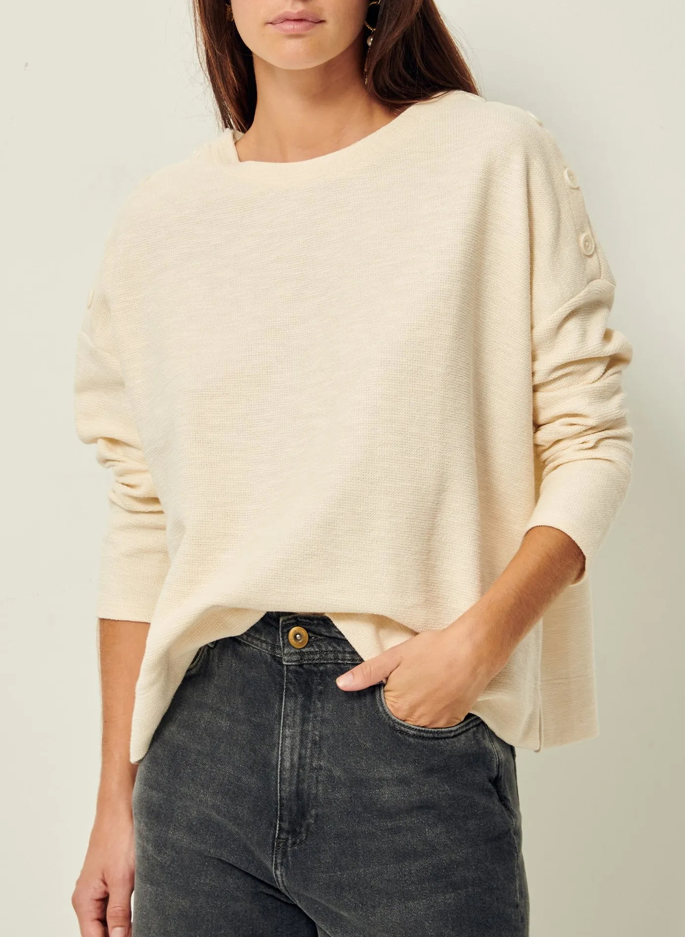 SESSUN AUSTIN - Jersey de mezcla de algodón fino con cuello redondo en beige